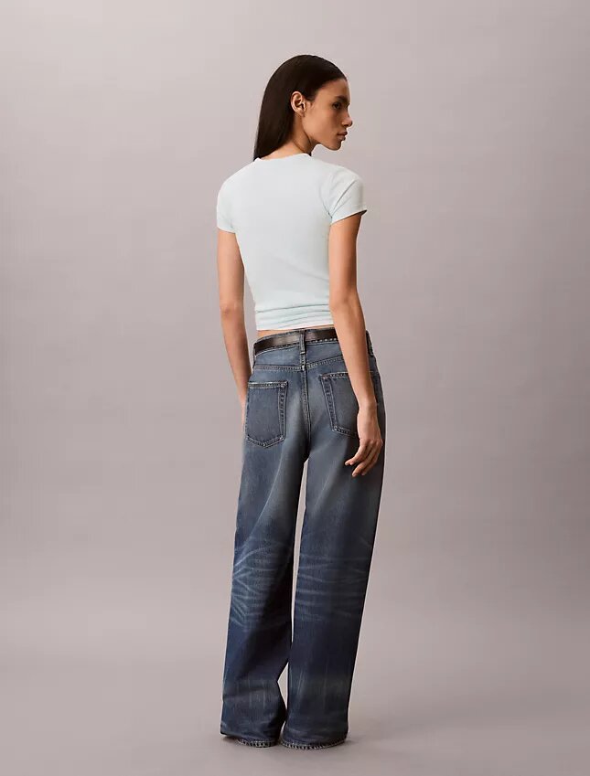 Camiseta ajustada con gráfico del logotipo Contour Rib Camiseta ajustada con gráfico del logotipo Contour Rib