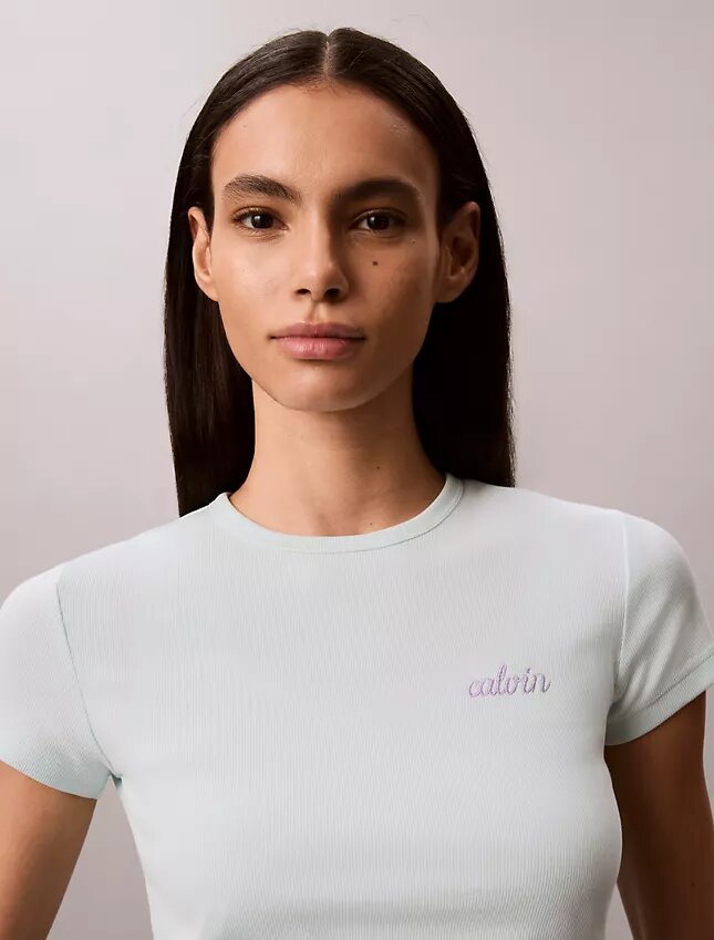 Camiseta ajustada con gráfico del logotipo Contour Rib Camiseta ajustada con gráfico del logotipo Contour Rib