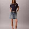 Camiseta ajustada con gráfico del logotipo curvado Camiseta ajustada con gráfico del logotipo curvado