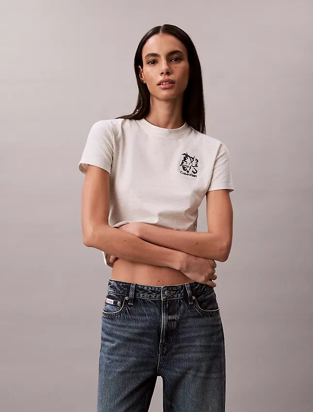 Camiseta ajustada con gráfico del logotipo de la flor Camiseta ajustada con gráfico del logotipo de la flor