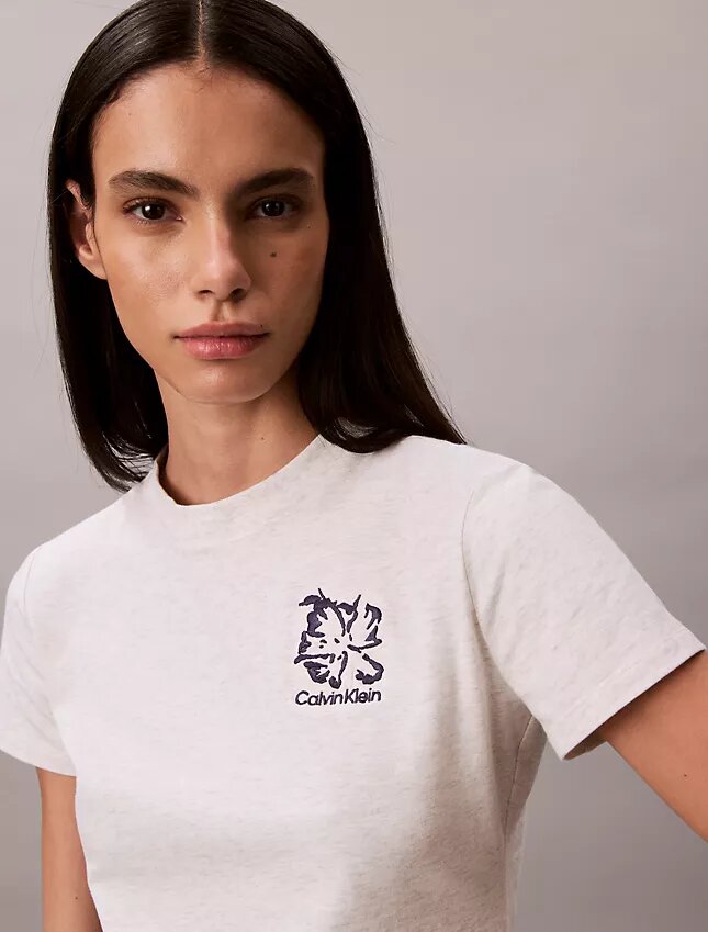 Camiseta ajustada con gráfico del logotipo de la flor Camiseta ajustada con gráfico del logotipo de la flor