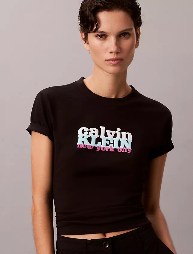 Camiseta ajustada con gráfico del logotipo en contraste Camiseta ajustada con gráfico del logotipo en contraste