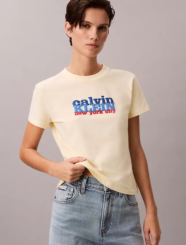 Camiseta ajustada con gráfico del logotipo en contraste Camiseta ajustada con gráfico del logotipo en contraste