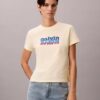Camiseta ajustada con gráfico del logotipo en contraste Camiseta ajustada con gráfico del logotipo en contraste