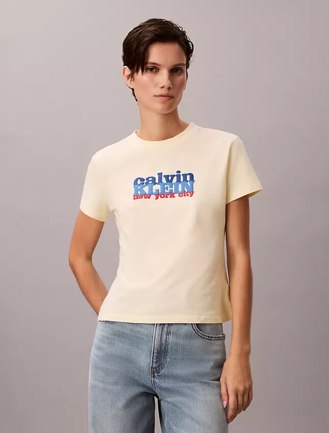 Camiseta ajustada con gráfico del logotipo en contraste Camiseta ajustada con gráfico del logotipo en contraste