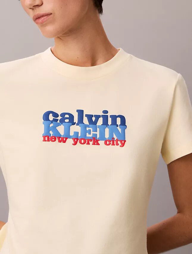 Camiseta ajustada con gráfico del logotipo en contraste Camiseta ajustada con gráfico del logotipo en contraste