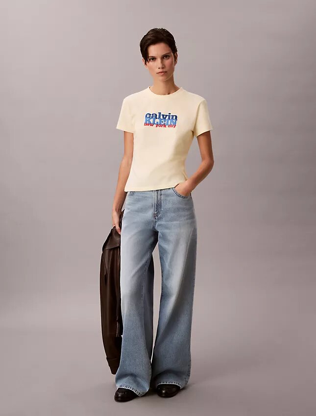Camiseta ajustada con gráfico del logotipo en contraste Camiseta ajustada con gráfico del logotipo en contraste