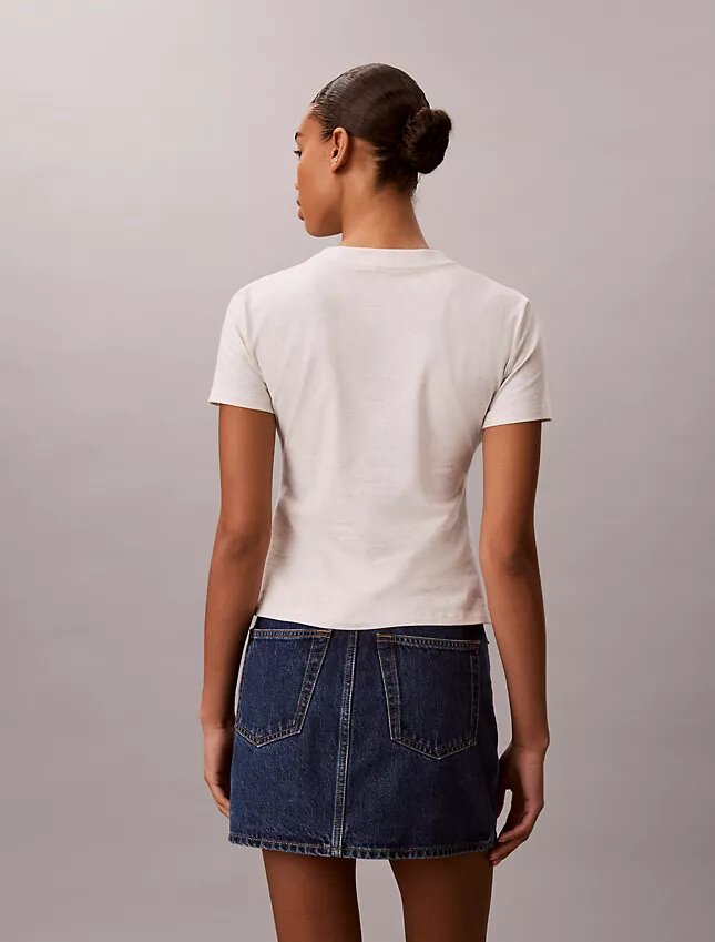 Camiseta ajustada con gráfico del logotipo en relieve Camiseta ajustada con gráfico del logotipo en relieve