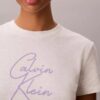 Camiseta ajustada con gráfico del logotipo en relieve Camiseta ajustada con gráfico del logotipo en relieve