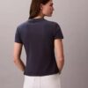Camiseta ajustada con gráfico del logotipo en relieve Camiseta ajustada con gráfico del logotipo en relieve