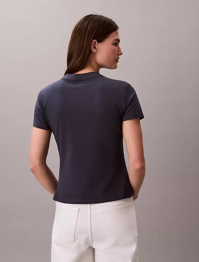 Camiseta ajustada con gráfico del logotipo en relieve Camiseta ajustada con gráfico del logotipo en relieve