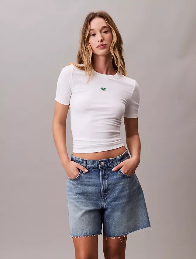 Camiseta ajustada con gráfico del logotipo Monogram en Modal elástico Camiseta ajustada con gráfico del logotipo Monogram en Modal elástico