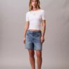 Camiseta ajustada con gráfico del logotipo Monogram en Modal elástico Camiseta ajustada con gráfico del logotipo Monogram en Modal elástico