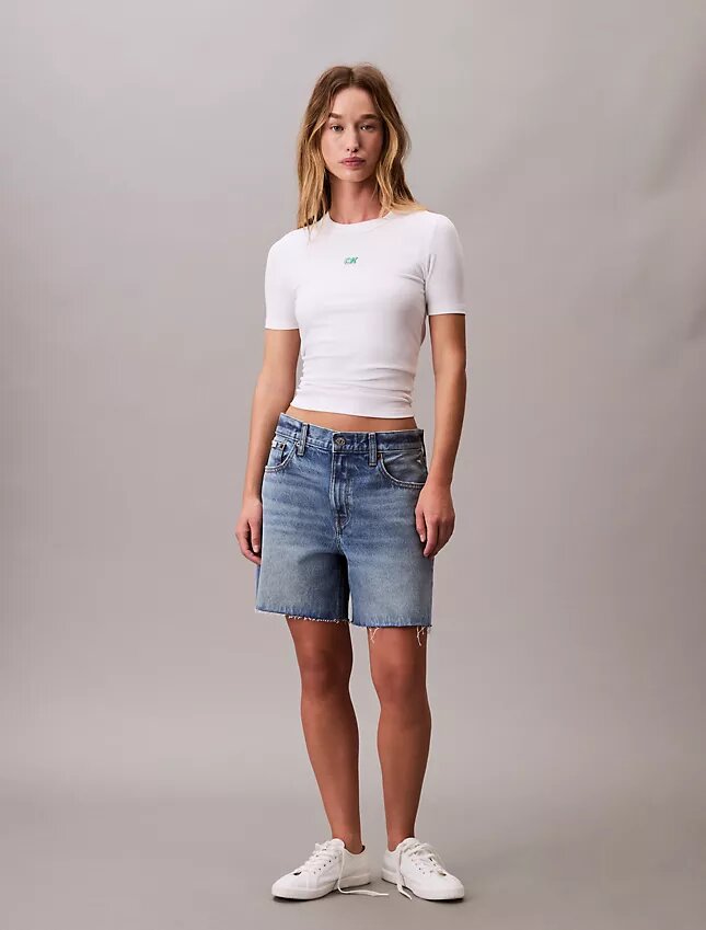 Camiseta ajustada con gráfico del logotipo Monogram en Modal elástico Camiseta ajustada con gráfico del logotipo Monogram en Modal elástico