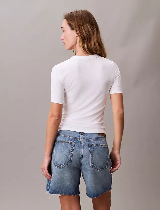 Camiseta ajustada con gráfico del logotipo Monogram en Modal elástico Camiseta ajustada con gráfico del logotipo Monogram en Modal elástico