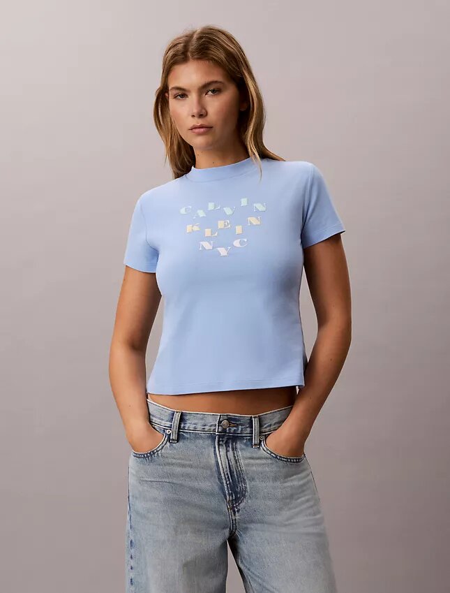 Camiseta ajustada con logo en capas Camiseta ajustada con logo en capas