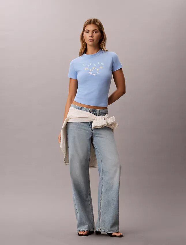 Camiseta ajustada con logo en capas Camiseta ajustada con logo en capas