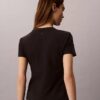 Camiseta ajustada con logo en capas Camiseta ajustada con logo en capas