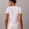 Camiseta ajustada con logo en capas Camiseta ajustada con logo en capas