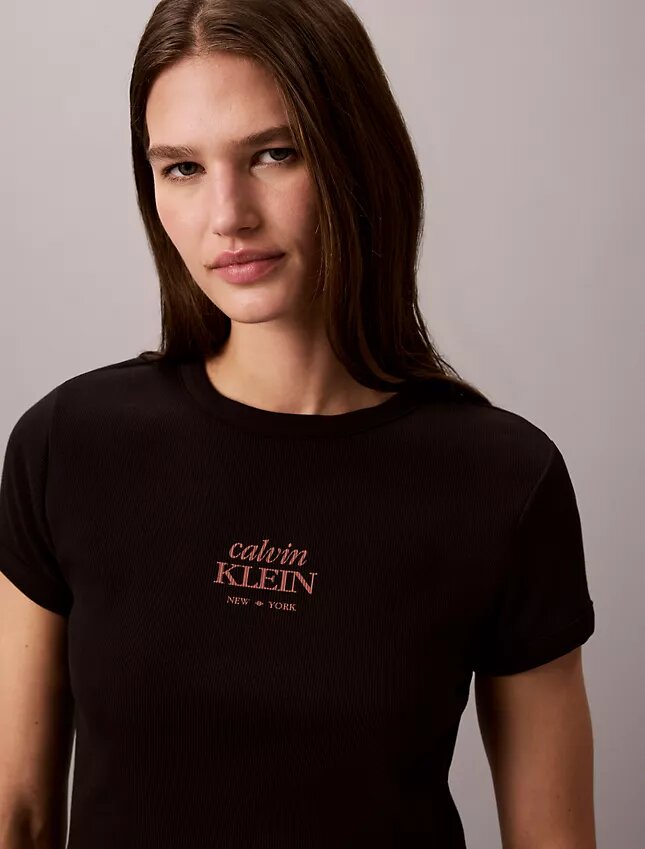 Camiseta ajustada de canalé con gráfico del logotipo Camiseta ajustada de canalé con gráfico del logotipo