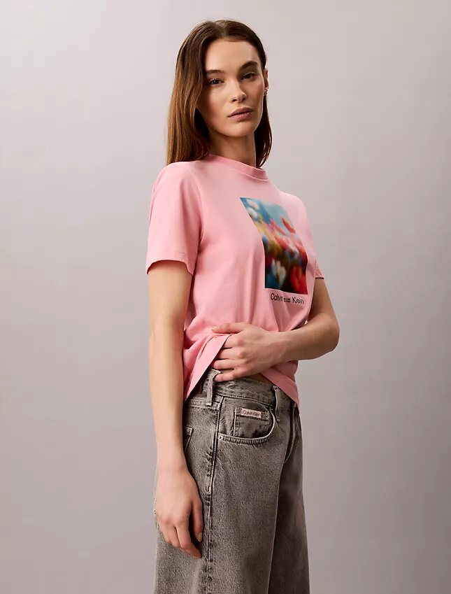 Camiseta clásica con estampado floral Camiseta clásica con estampado floral