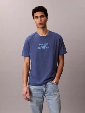 Camiseta clásica con gráfico Ckj