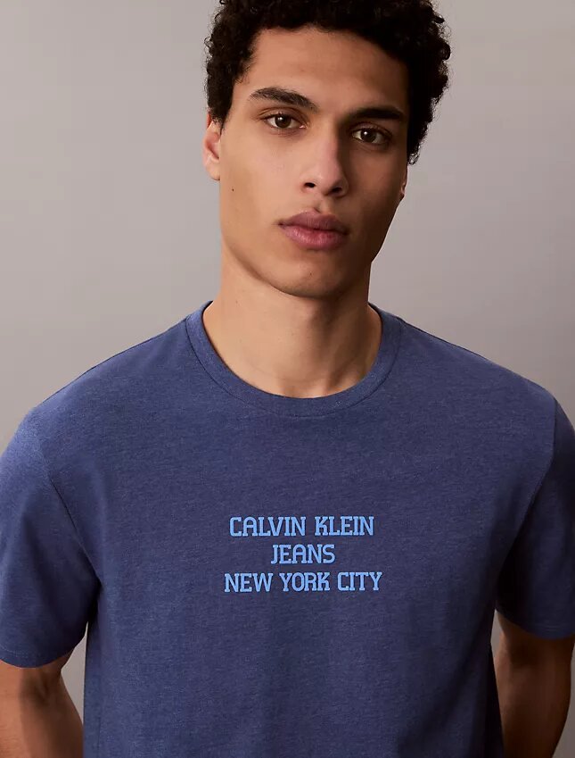 Camiseta clásica con gráfico Ckj Camiseta clásica con gráfico Ckj