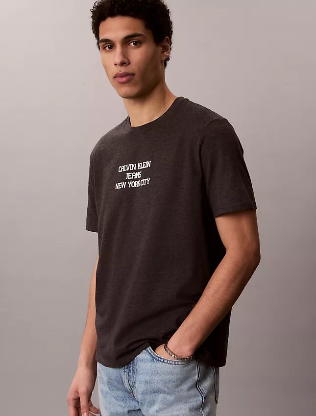 Camiseta clásica con gráfico Ckj Camiseta clásica con gráfico Ckj
