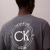 Camiseta clásica con gráfico de círculo con el logotipo