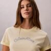 Camiseta clásica con gráfico de logotipo en fieltro Camiseta clásica con gráfico de logotipo en fieltro