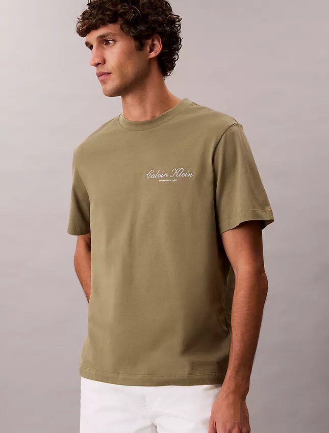 Camiseta clásica con gráfico de logotipo en letra pequeña Camiseta clásica con gráfico de logotipo en letra pequeña