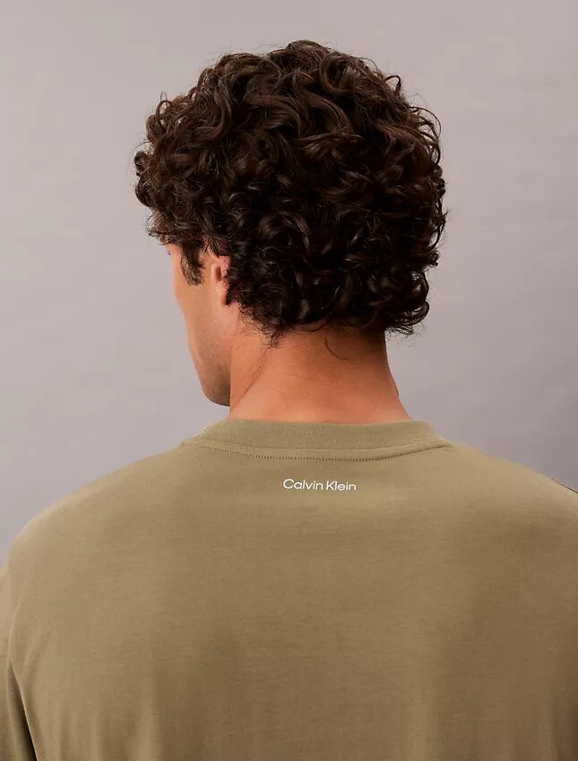Camiseta clásica con gráfico de logotipo en letra pequeña Camiseta clásica con gráfico de logotipo en letra pequeña