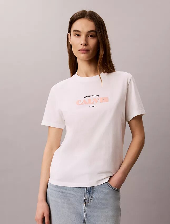 Camiseta clásica con gráfico de logotipo en negrita Camiseta clásica con gráfico de logotipo en negrita