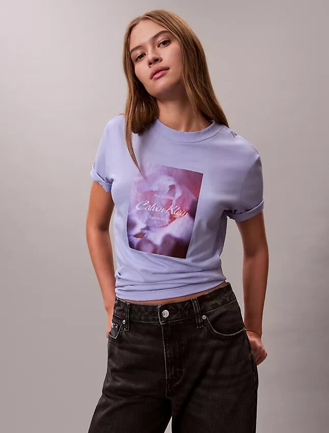 Camiseta clásica con gráfico de logotipo floral Camiseta clásica con gráfico de logotipo floral