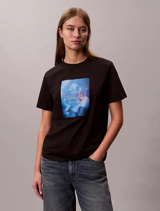 Camiseta clásica con gráfico de logotipo floral Camiseta clásica con gráfico de logotipo floral