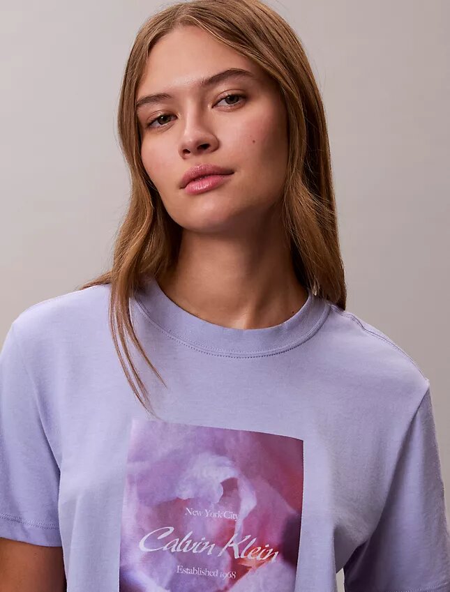 Camiseta clásica con gráfico de logotipo floral Camiseta clásica con gráfico de logotipo floral