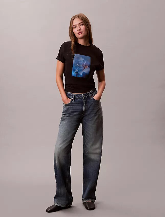 Camiseta clásica con gráfico de logotipo floral Camiseta clásica con gráfico de logotipo floral