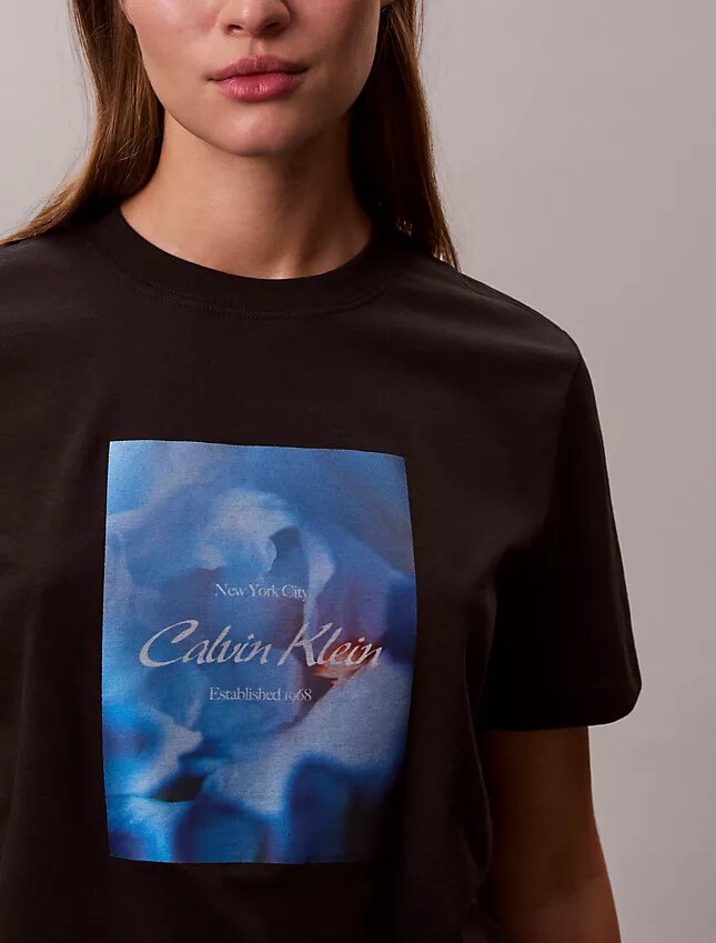 Camiseta clásica con gráfico de logotipo floral Camiseta clásica con gráfico de logotipo floral