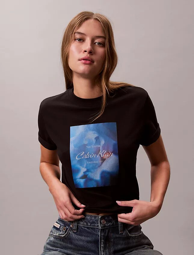 Camiseta clásica con gráfico de logotipo floral Camiseta clásica con gráfico de logotipo floral