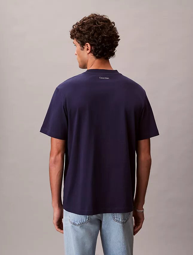 Camiseta clásica con gráfico del logotipo en letra pequeña Camiseta clásica con gráfico del logotipo en letra pequeña