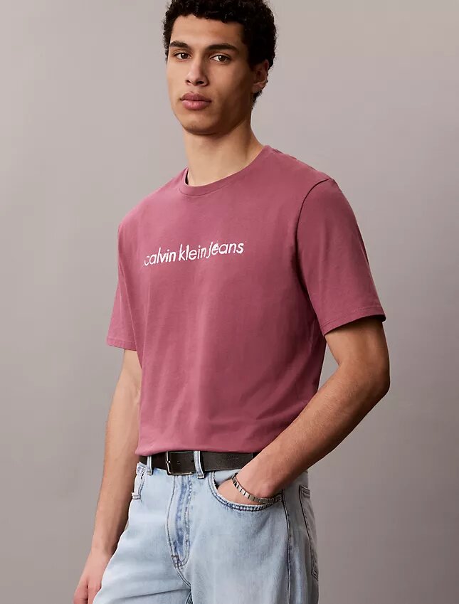 Camiseta clásica con gráfico del logotipo en minúsculas Camiseta clásica con gráfico del logotipo en minúsculas