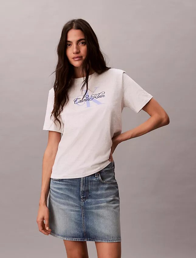 Camiseta clásica con gráfico «Script Monologo» Camiseta clásica con gráfico «Script Monologo»