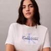 Camiseta clásica con gráfico «Script Monologo» Camiseta clásica con gráfico «Script Monologo»