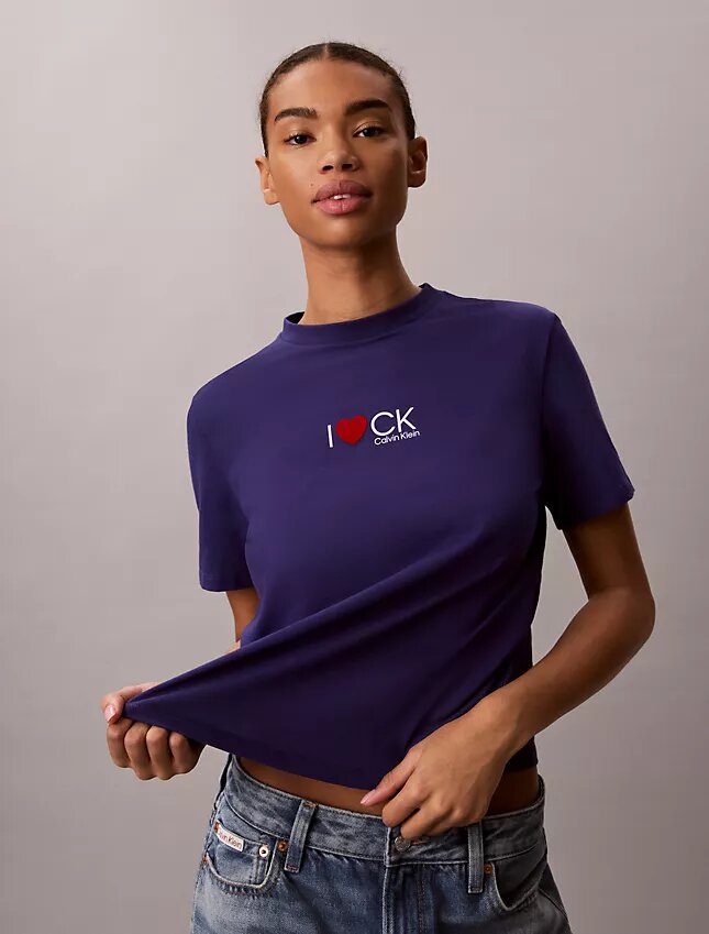 Camiseta clásica con logo de corazón Camiseta clásica con logo de corazón