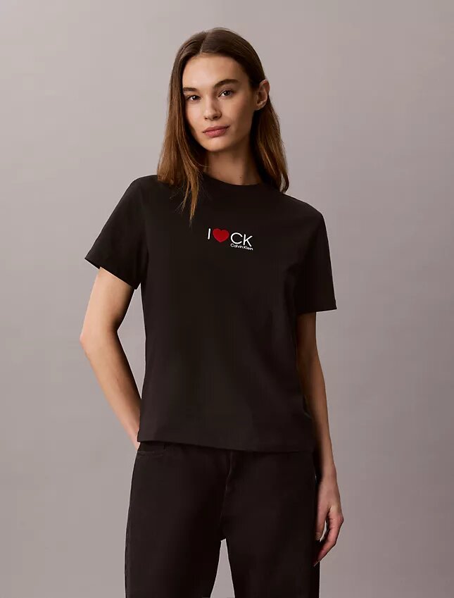 Camiseta clásica con logo de corazón Camiseta clásica con logo de corazón