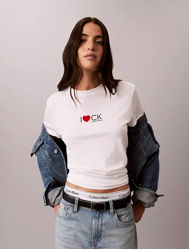 Camiseta clásica con logo de corazón Camiseta clásica con logo de corazón
