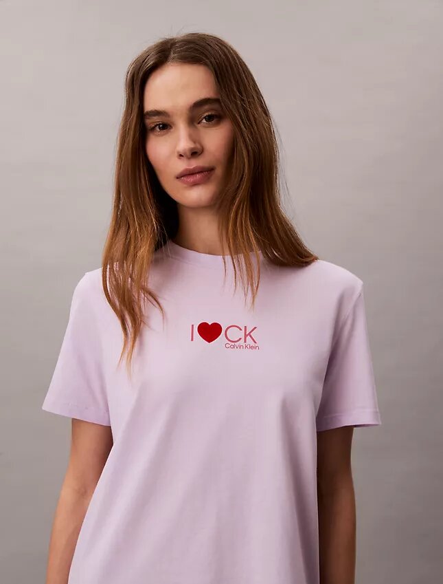 Camiseta clásica con logo de corazón Camiseta clásica con logo de corazón