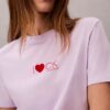Camiseta clásica con logo de corazón Camiseta clásica con logo de corazón