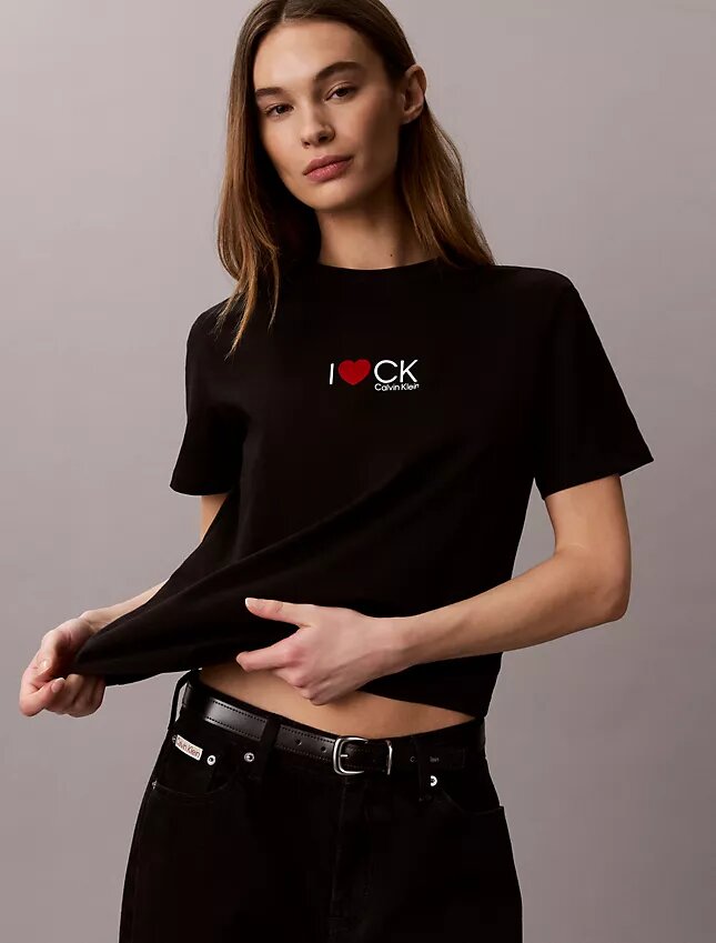 Camiseta clásica con logo de corazón Camiseta clásica con logo de corazón