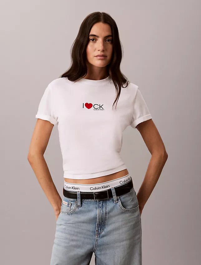 Camiseta clásica con logo de corazón Camiseta clásica con logo de corazón